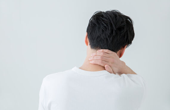 首周りの筋緊張やストレートネックで頭痛を発症 | 慢性的な肩こりや心身の不調を和らげるRe:LIFE 川越鍼灸院